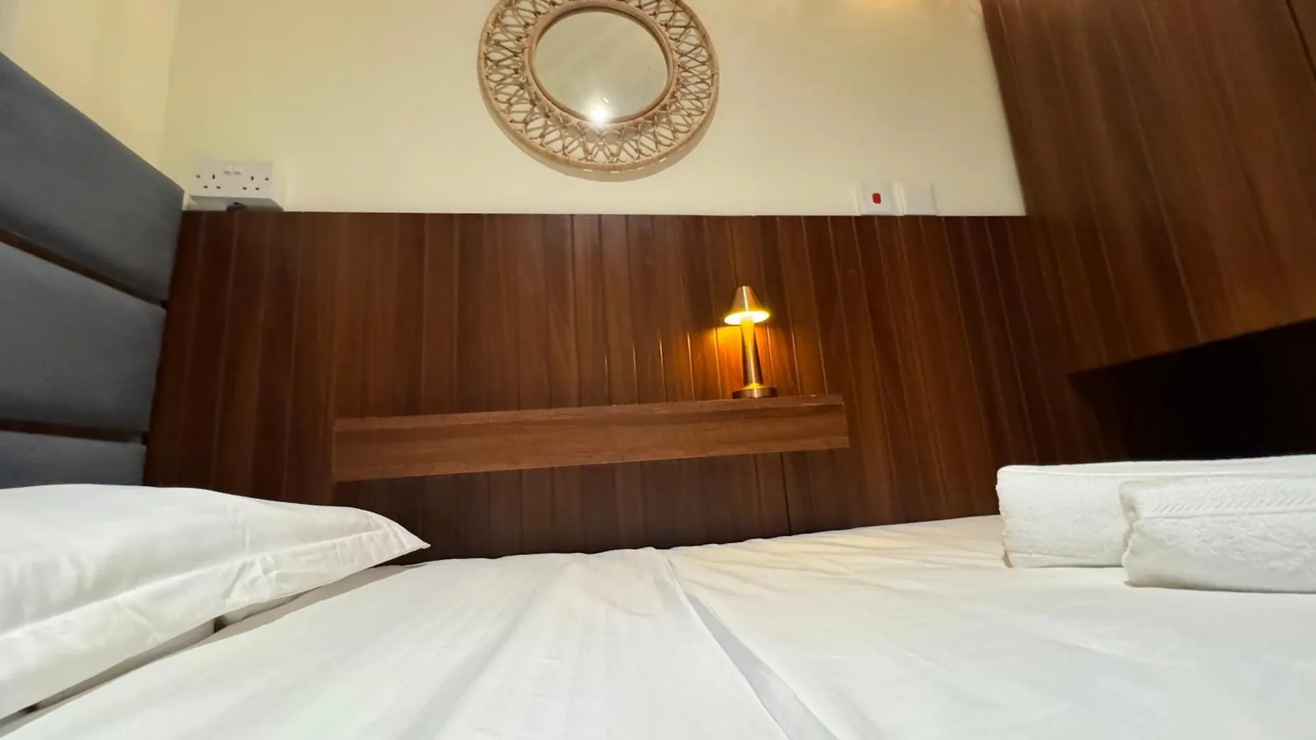 Hostel Marina Jasmine - Luxury Hostel - Jumeirah Beach Residence Dubai